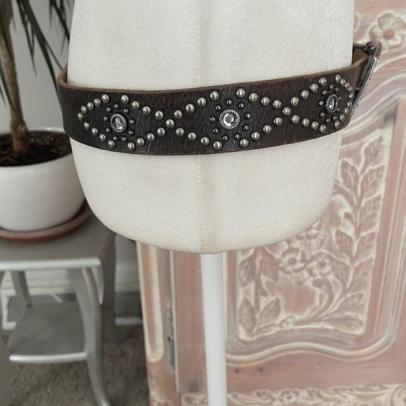 Retro Guess Leather Belt - Picture 2 of 11